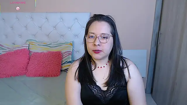 May Carlier online show from November 26, 2025, 12:00 am