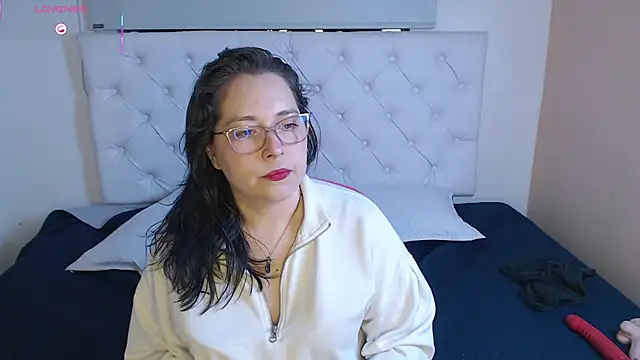 May Carlier online show from February 7, 2026, 4:05 am