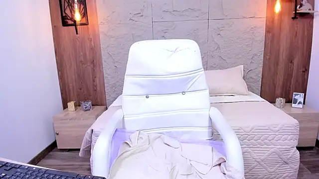 Snapshot of _Eveelyn chatting on December 26, 2024, 10:20 pm  Eveelyn online show from December 26, 2024, 10:20 pm