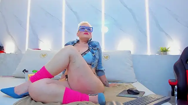 mia becke online show from January 25, 2025, 1:30 pm