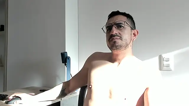 pablo-rincon95 online show from December 19, 2024, 12:23 pm