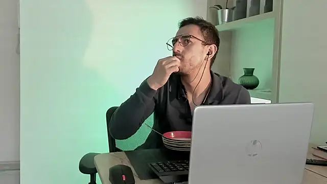 pablo-rincon95 online show from January 20, 2025, 3:18 pm