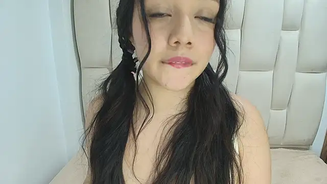 Emily Trujillo online show from May 4, 2026, 7:32 pm