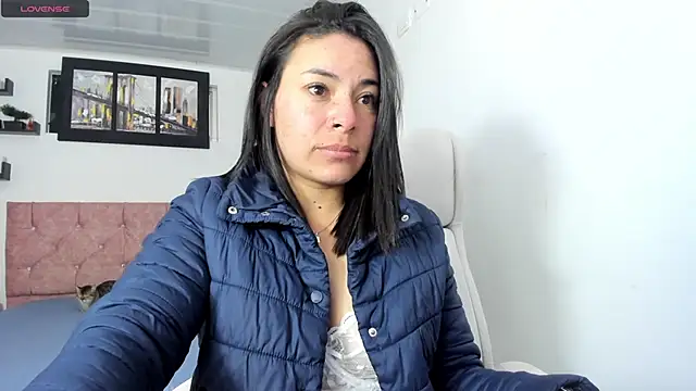 emmaroxi online show from January 24, 2025, 1:47 pm