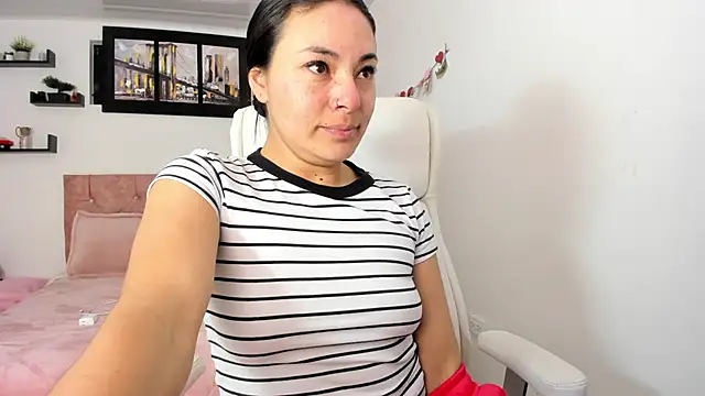 emmaroxi online show from January 30, 2025, 7:48 pm