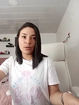 emmaroxi online show from February 24, 2025, 8:03 pm
