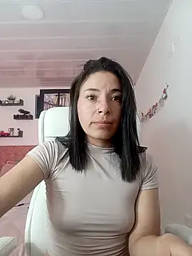 emmaroxi online show from February 26, 2025, 8:33 pm