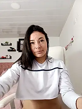 emmaroxi online show from March 5, 2025, 1:17 pm