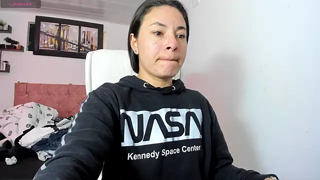 emmaroxi online show from September 12, 2025, 4:18 pm