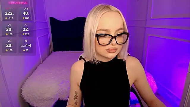 horny blondiee online show from December 15, 2024, 8:08 am