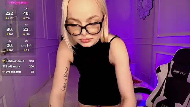 horny blondiee online show from December 24, 2024, 2:12 pm