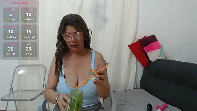 Aranza-Queen online show from October 31, 2025, 1:56 pm