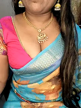 honey-sexy online show from December 14, 2025, 5:40 pm