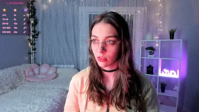 AraCopple online show from December 18, 2024, 1:48 am