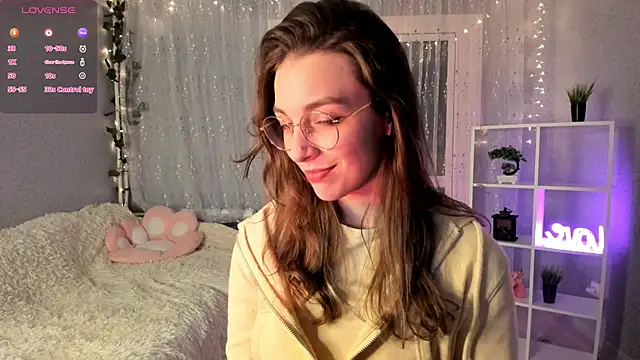 AraCopple online show from December 19, 2024, 6:45 pm