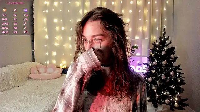 AraCopple online show from January 5, 2025, 5:41 pm