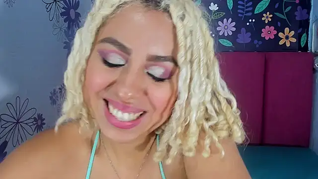 Snapshot of Lucy_White__ chatting on October 15, 2025, 8:42 pm Lucy White   online show from October 15, 2025, 8:42 pm