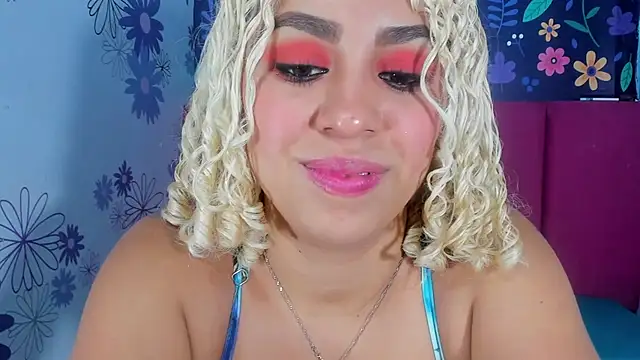 Snapshot of Lucy_White__ chatting on October 21, 2025, 8:53 pm Lucy White   online show from October 21, 2025, 8:53 pm
