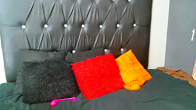 AfricanBigAssxx98 online show from February 7, 2025, 7:17 pm