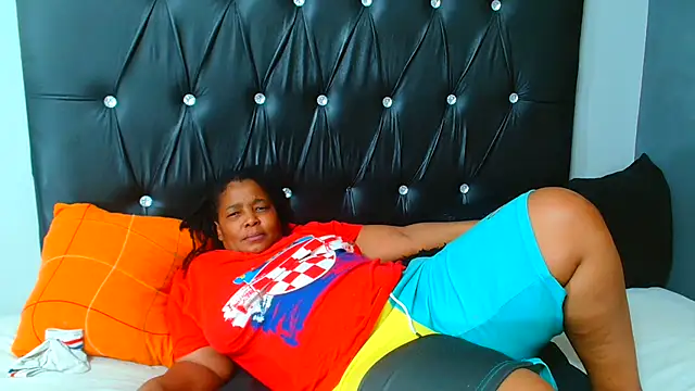 AfricanBigAssxx98 online show from February 12, 2025, 6:40 pm