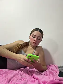 Hana and Zeta online show from February 11, 2026, 1:27 pm