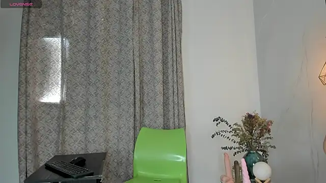 Snapshot of angelswets chatting on September 25, 2025, 2:43 pm angelswets online show from September 25, 2025, 2:43 pm