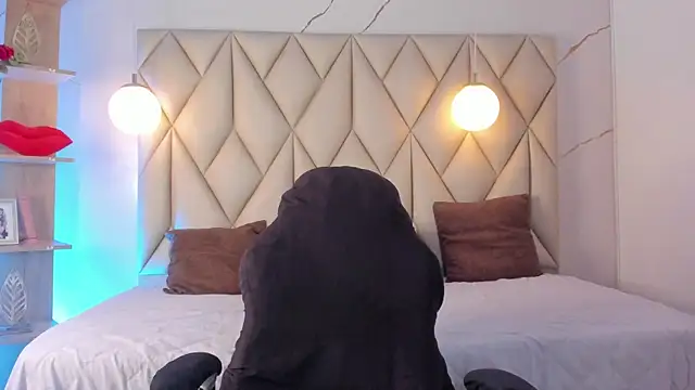 angelswets online show from July 13, 2026, 1:47 pm