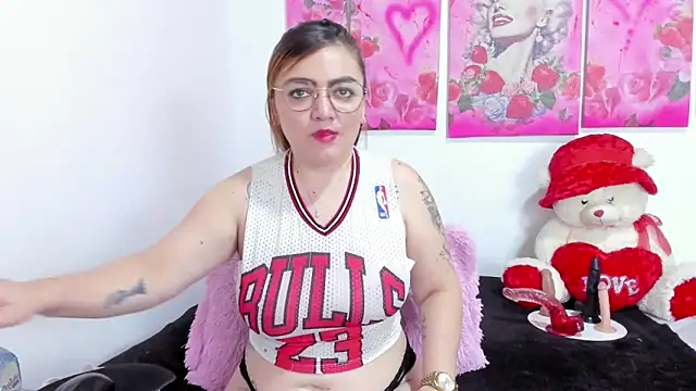 fresahot2024 online show from October 17, 2025, 12:47 am