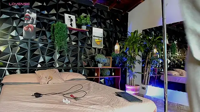 karla 999 online show from October 8, 2025, 1:03 am