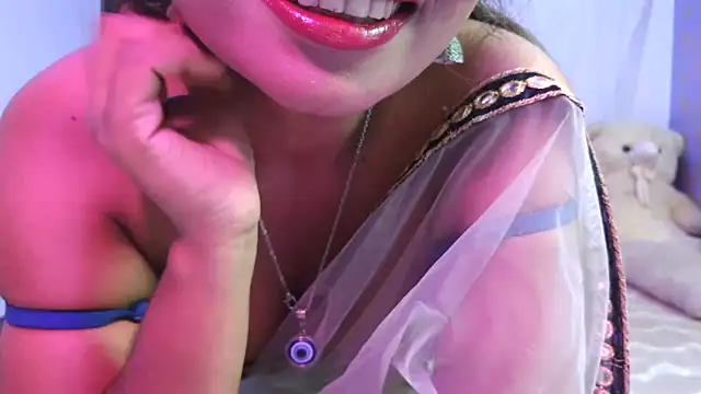 julika online show from September 19, 2025, 5:57 pm