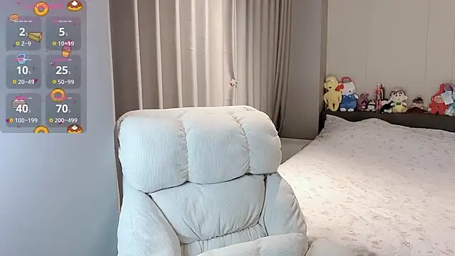 qiqi-666 online show from September 28, 2025, 8:42 am