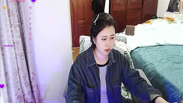 Snapshot of Liliya-77 chatting on March 14, 2025, 1:13 pm Liliya-77 online show from March 14, 2025, 1:13 pm