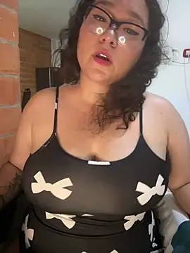 Snapshot of CinnamonCookiez chatting on December 17, 2024, 3:50 am CinnamonCookiez online show from December 17, 2024, 3:50 am