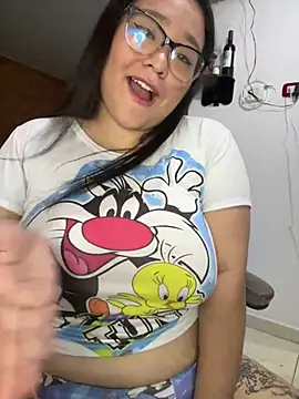 Snapshot of CinnamonCookiez chatting on December 25, 2024, 5:37 am CinnamonCookiez online show from December 25, 2024, 5:37 am