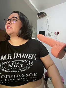 Snapshot of CinnamonCookiez chatting on January 2, 2025, 4:09 am CinnamonCookiez online show from January 2, 2025, 4:09 am