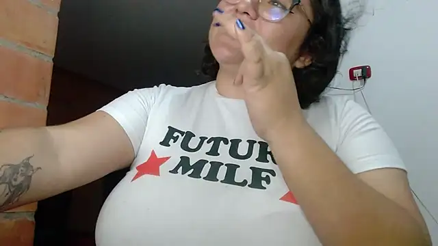 Snapshot of CinnamonCookiez chatting on January 7, 2025, 7:10 am CinnamonCookiez online show from January 7, 2025, 7:10 am