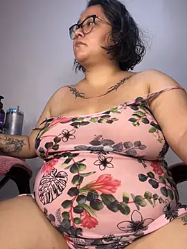 Snapshot of CinnamonCookiez chatting on October 14, 2025, 4:02 am CinnamonCookiez online show from October 14, 2025, 4:02 am