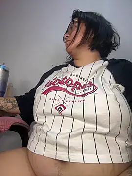 Snapshot of CinnamonCookiez chatting on October 16, 2025, 4:35 am CinnamonCookiez online show from October 16, 2025, 4:35 am