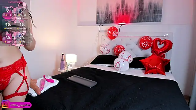 MiaEngels online show from February 14, 2025, 2:12 pm