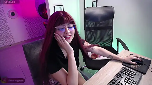 MiaEngels online show from March 10, 2025, 2:05 pm