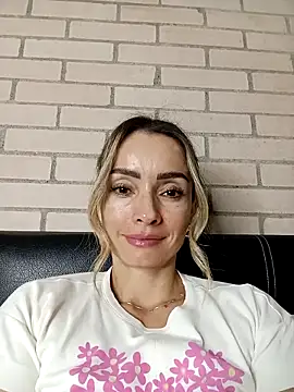 Snapshot of Loly_Horny chatting on April 9, 2026, 1:05 am Loly Horny online show from April 9, 2026, 1:05 am