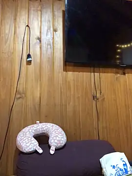 Snapshot of EffyScarlet chatting on October 1, 2025, 11:00 pm EffyScarlet online show from October 1, 2025, 11:00 pm