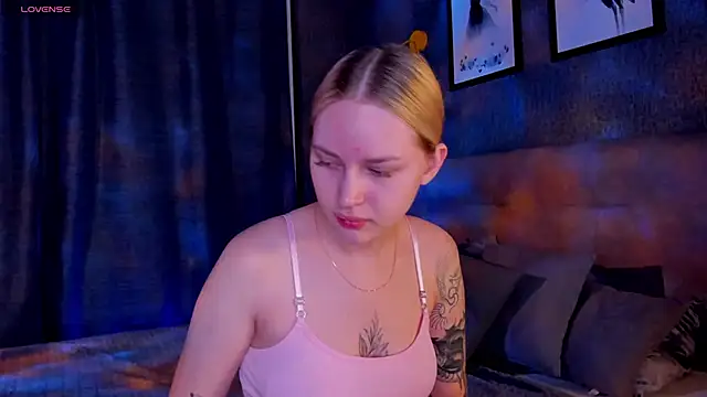 Carol  Cox online show from September 17, 2025, 10:55 pm