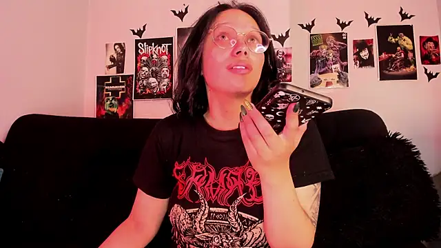 lilith-deveraux online show from June 12, 2026, 4:28 pm