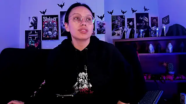Snapshot of lilith-deveraux chatting on July 9, 2026, 4:33 pm lilith-deveraux online show from July 9, 2026, 4:33 pm