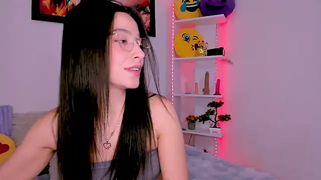 Manuelaa mejiia online show from October 6, 2025, 2:03 pm