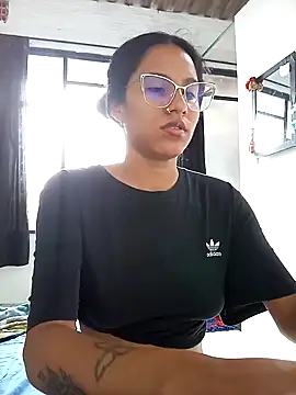 Snapshot of Karii-R chatting on October 18, 2025, 4:19 pm Karii-R online show from October 18, 2025, 4:19 pm