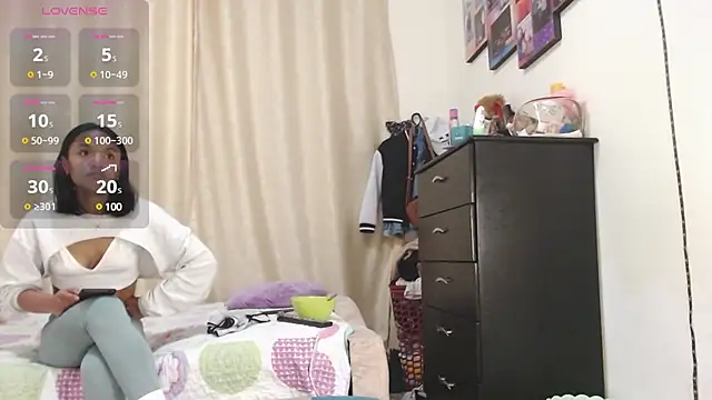 Snapshot of Samary_thomas chatting on December 18, 2024, 12:43 am Samary thomas online show from December 18, 2024, 12:43 am
