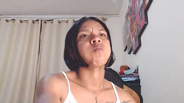 Snapshot of Samary_thomas chatting on March 19, 2025, 12:26 am Samary thomas online show from March 19, 2025, 12:26 am