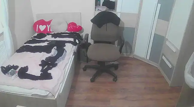 uleglasuczPL online show from February 25, 2025, 4:46 am